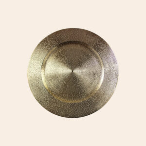Elegant gold plate for any occasion